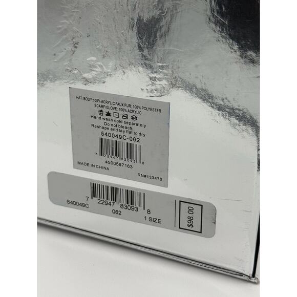 RETAIL $99 MICHAEL KORS Gift Set*Hat, Scarf, Gloves*Brand-New in Box! GREAT GIFT - Picture 5 of 5